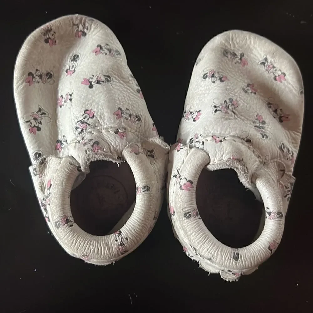 Freshly picked x Disney Minnie moccasins size 4